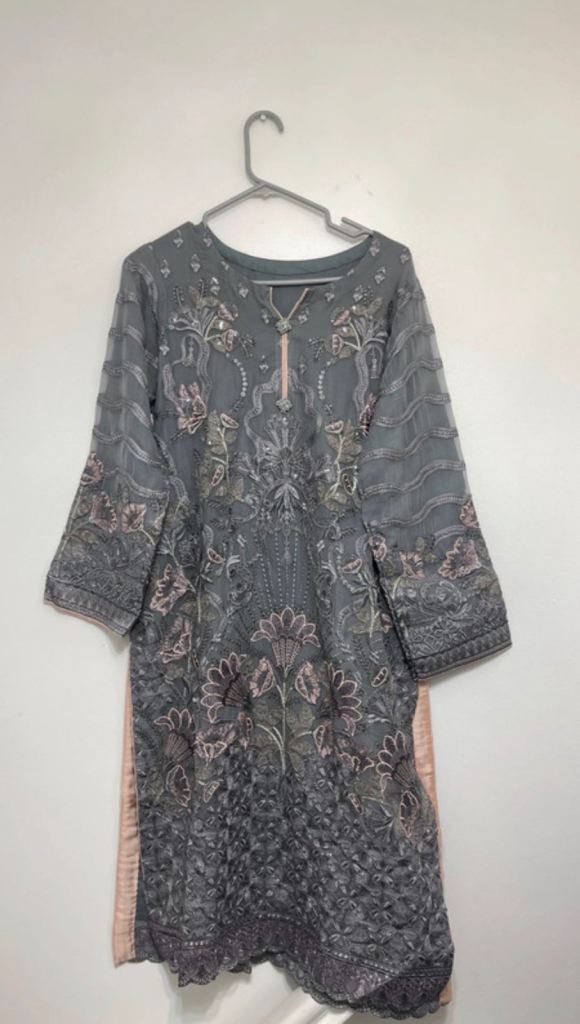 Pakistani 3- piece suit- Beautiful Grey Embroidered 3-Piece Asian Suit – NEW