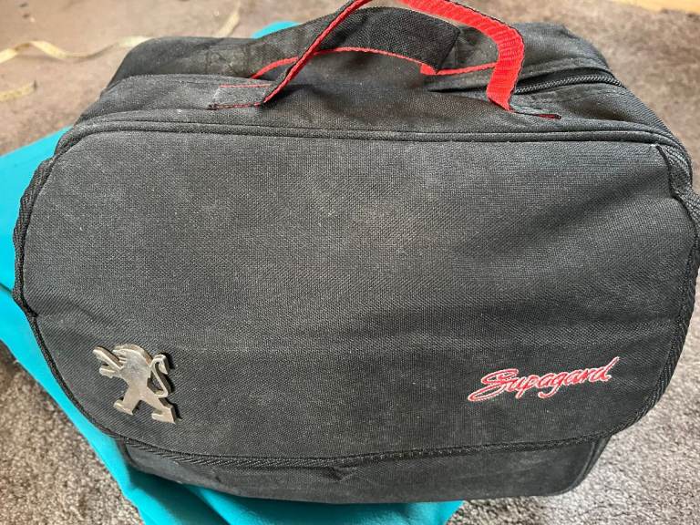 PEUGEOT SAFEGARD CARE KIT WITH HOLDHAL 