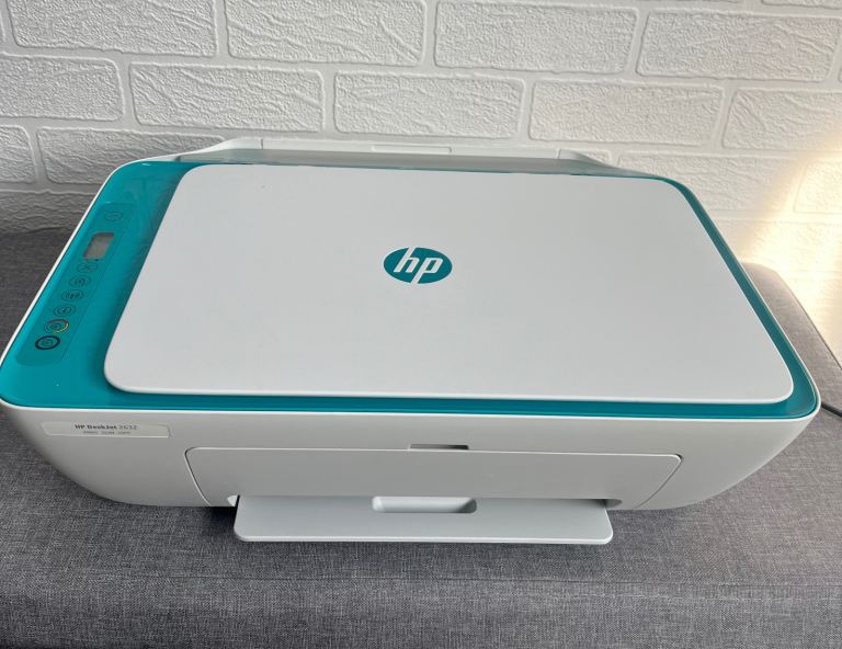 HP DeskJet 2632 Inkjet Printer Scanner Copier + 500 Sheets Included