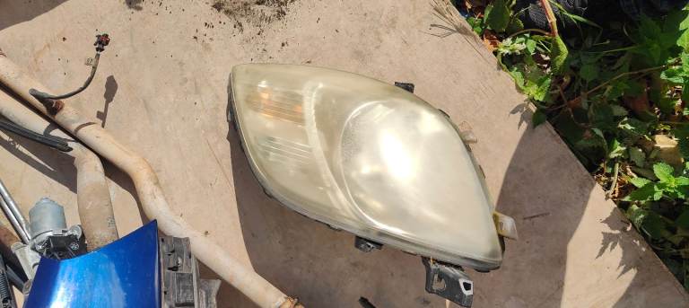 Toyota Yaris passenger side front headlight used
