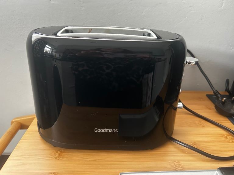 Black goodmans 2 slice toaster 
