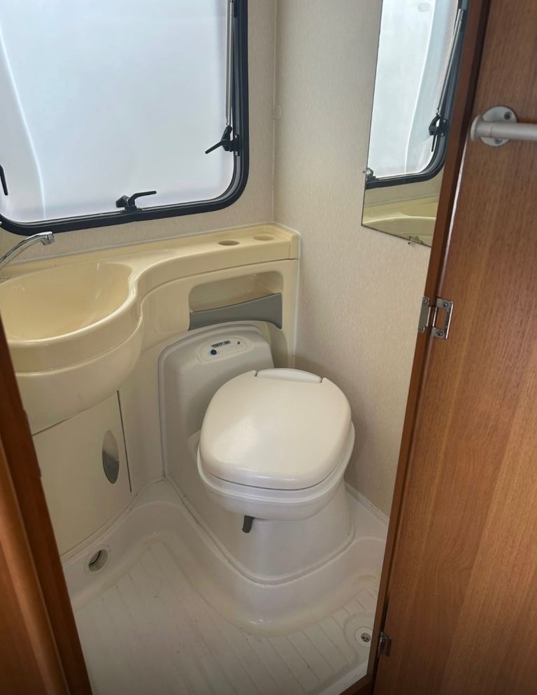 Fiat, 2006, 2300 (cc) 6 berth motorhome 