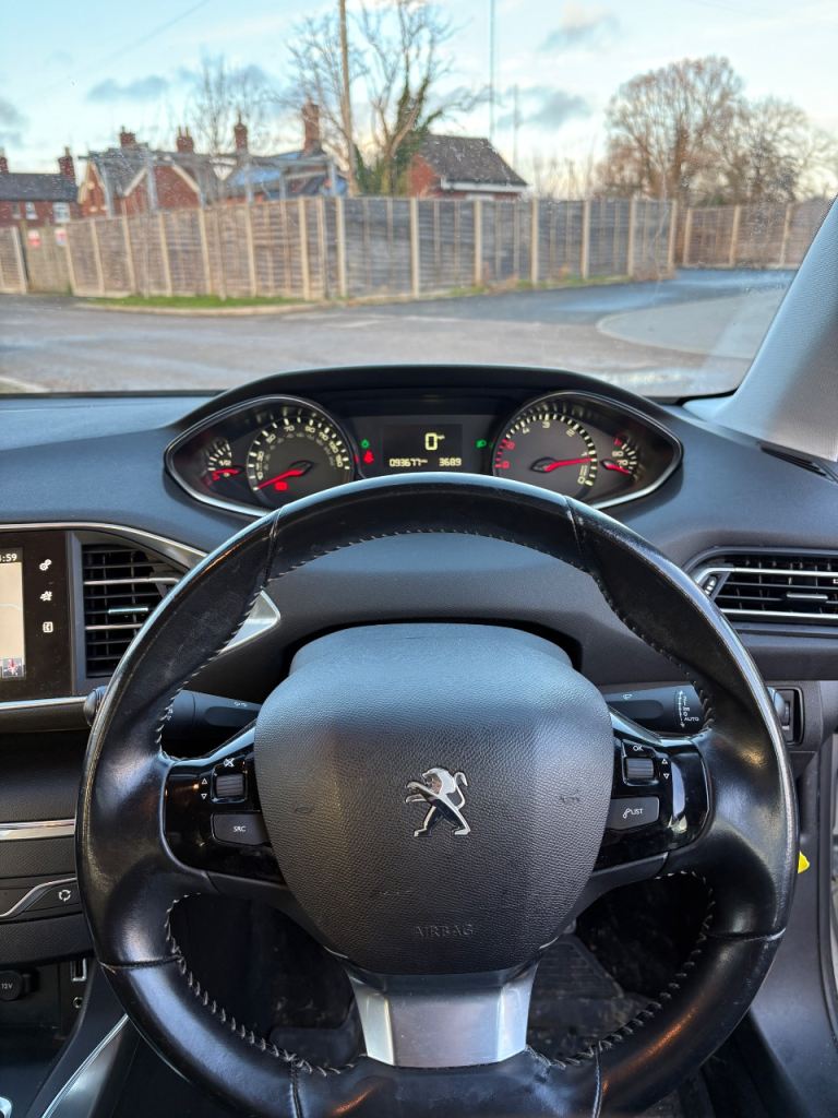 Peugeot 308 Hatchback 2016, Blue HDI NAV