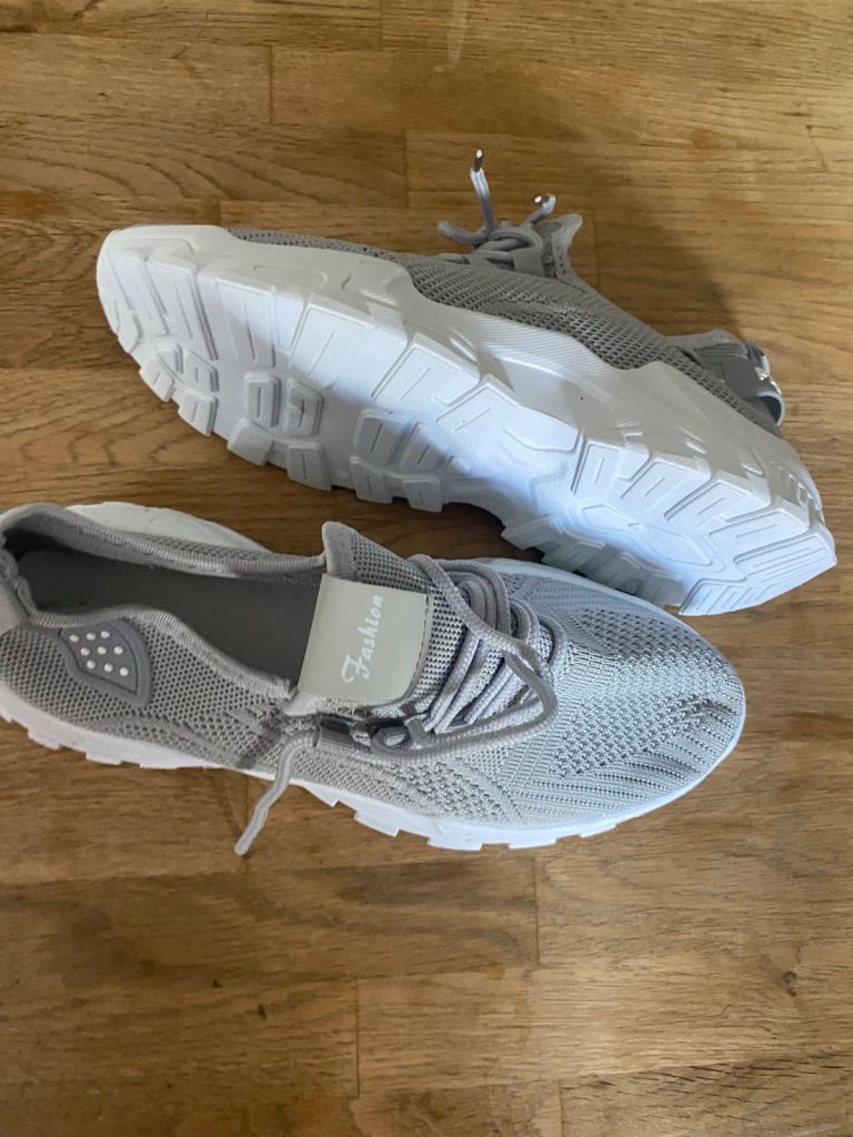 Lightweight trainers