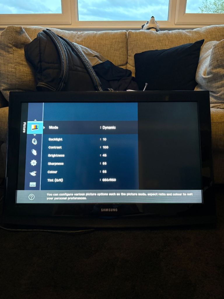 Samsung 32” LCD TV (LE-32B350F1W)