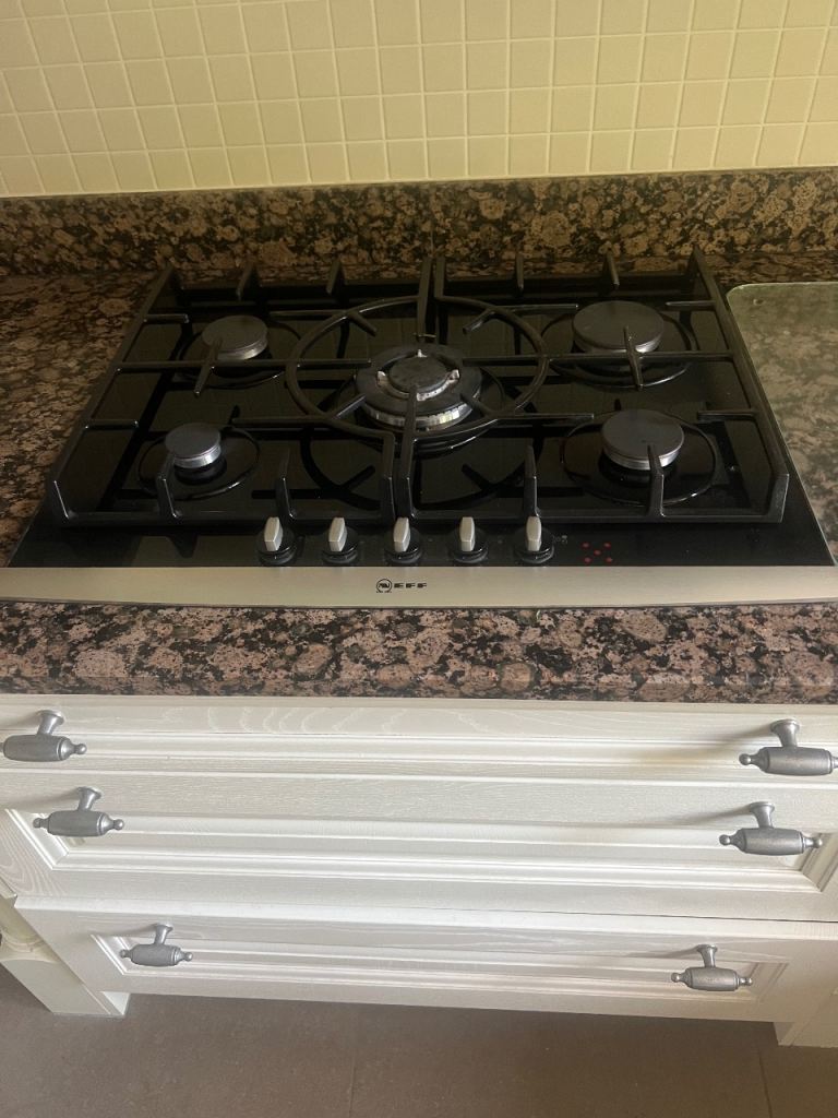 NEFF 5 ring gas hob