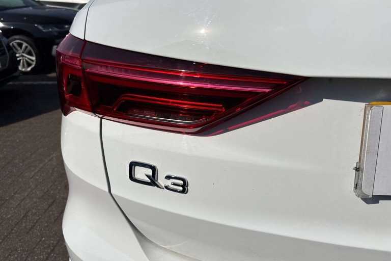 2022 Audi Q3 40 TDI 200 Quattro S Line 5dr S Tronic SUV Diesel Automatic