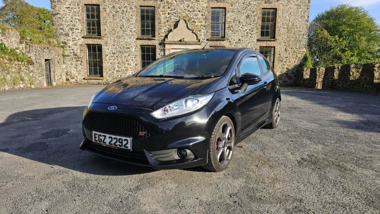 Ford, FIESTA, Hatchback, 2016, Manual, 1596 (cc), 3 doors
