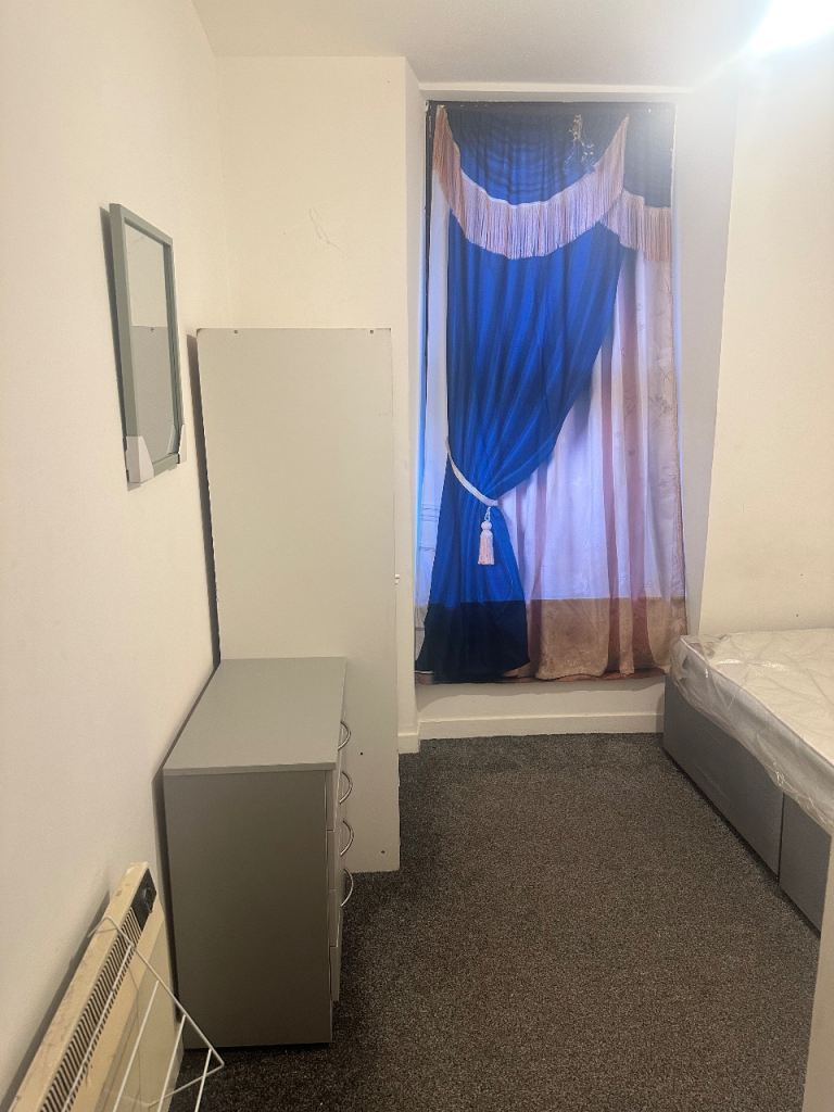 A furnished room is available in at G31