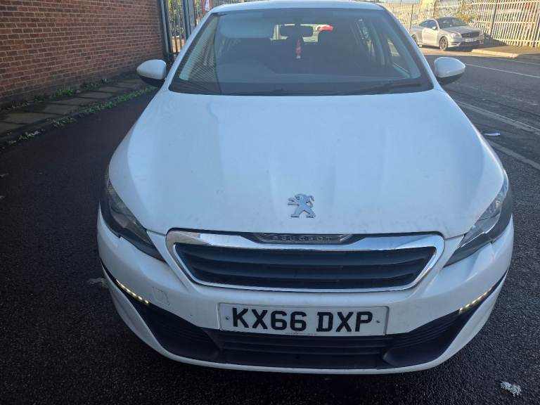 Peugeot 308 1.2 petrol selling as spares or repair