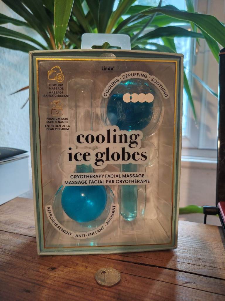 Cooling ice globes