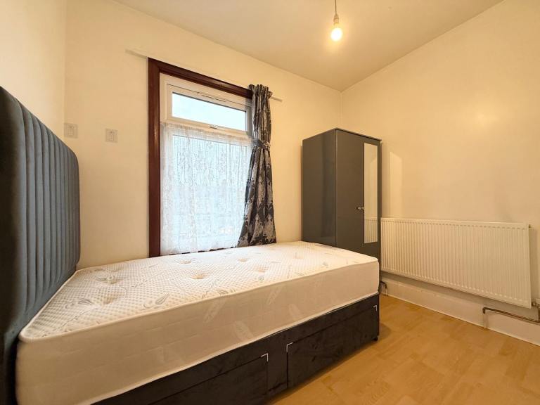Fully Furnished Single Room in Ilford - Bills Included 