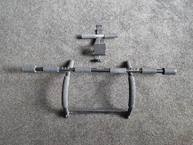 Pull up bar and sit-up bar