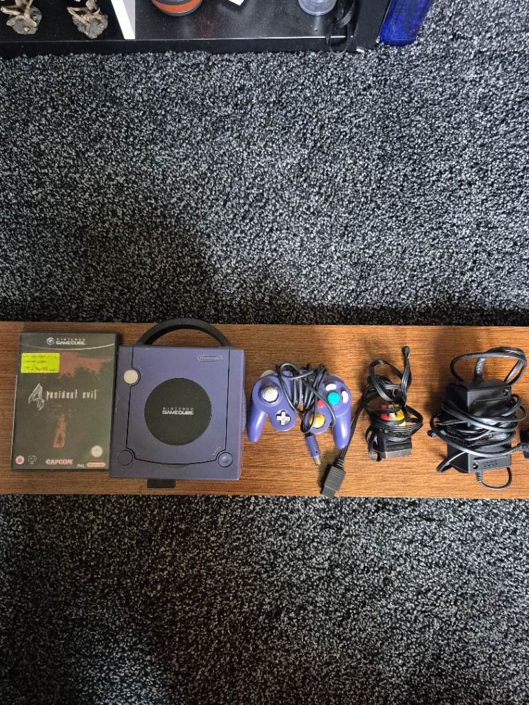 Nintendo GameCube Bundle – 2 Controllers + Memory Card + Mario Kart & Resident Evil 4 – Tested