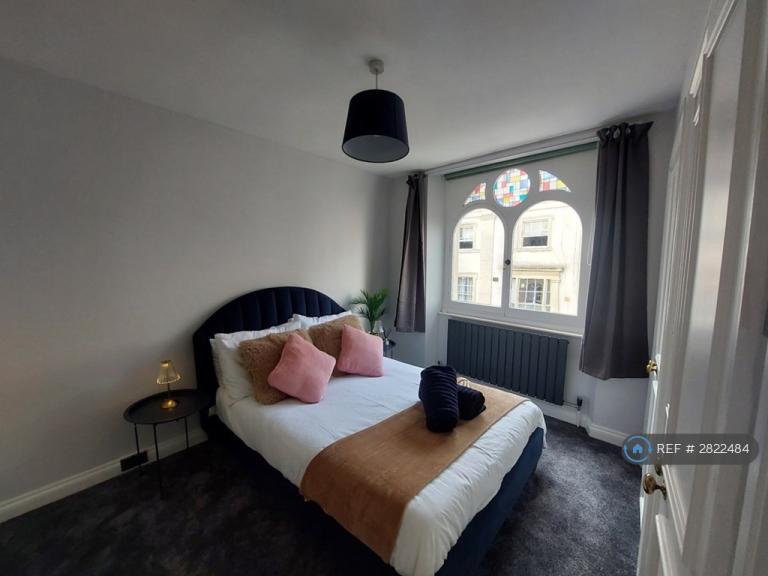 2 bedroom flat in Dover Place, Bristol, BS8 (2 bed) (#2822484)
