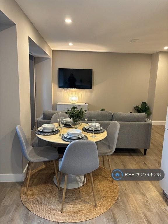 2 bedroom flat in The Glass House, Hull, HU1 (2 bed) (#2798028)