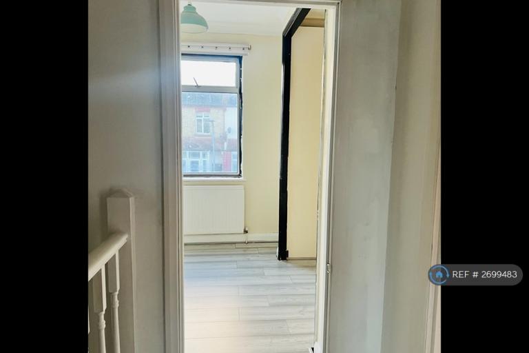 3 bedroom house in Seaforth Avenue, Southend-On-Sea, SS2 (3 bed) (#2699483)