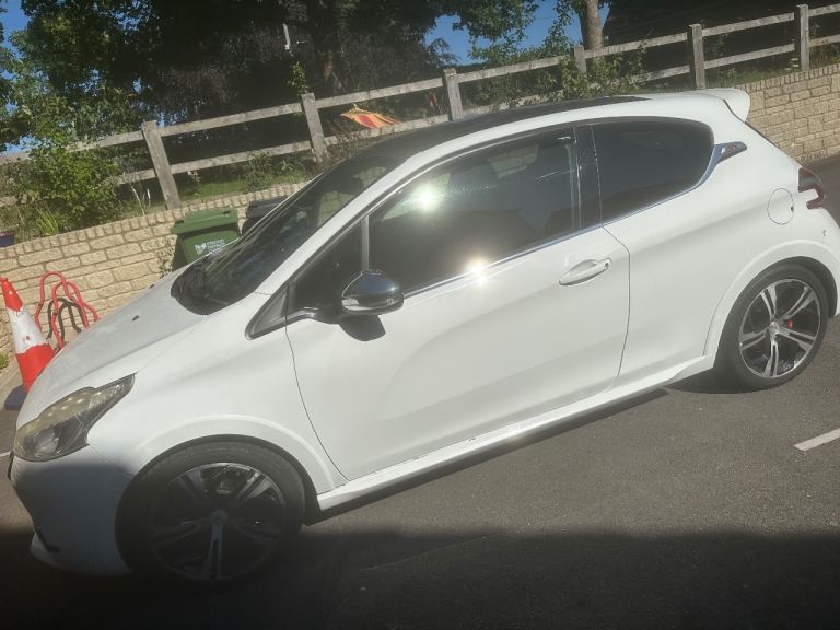 Peugeot, 208, Hatchback, 2014, Manual, 1598 (cc), 3 doors