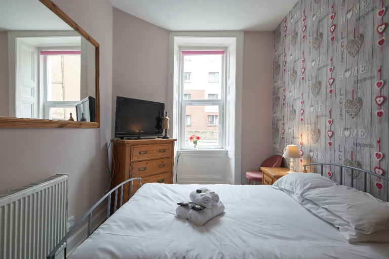 Furnished Bedroom To Rent with Private Ensuite, flat shared with 3 females, Rent Inc ALL BILLS, wifi