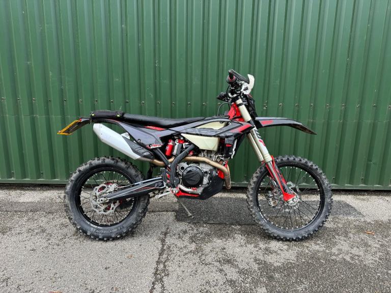 Beta 390 RR 4T 2023 One Owner only 60 Hours and 1600 Miles Comfort Seat 
