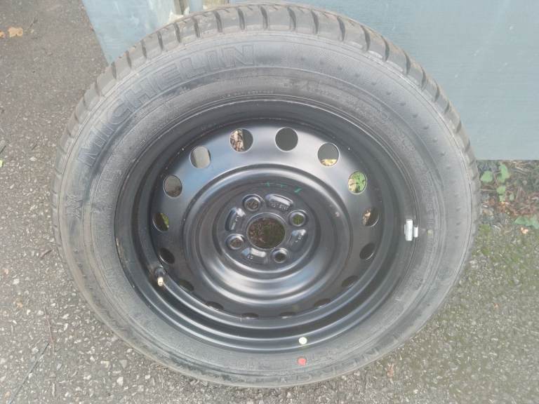 195 60 15 Michelin energy tyre Toyota rim