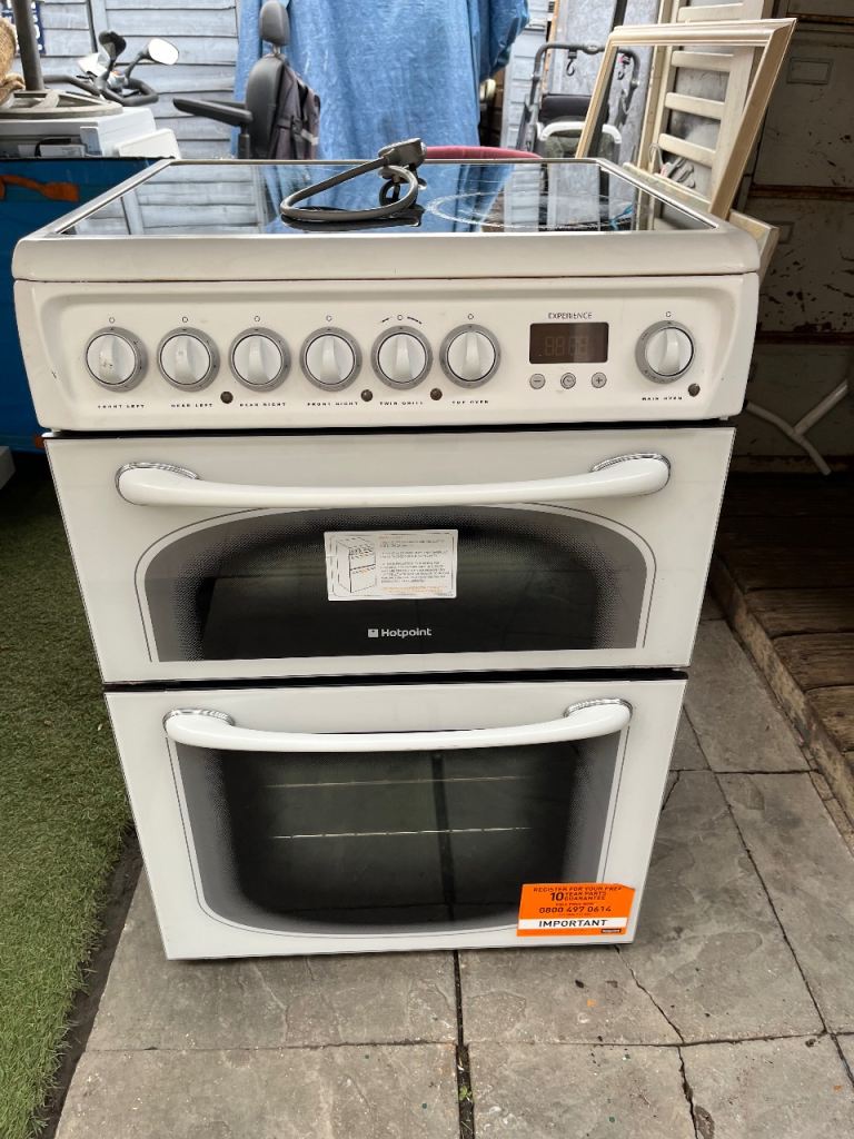 Hotpoint Freestanding Electric Cooker with Double Oven – White, Good Condition