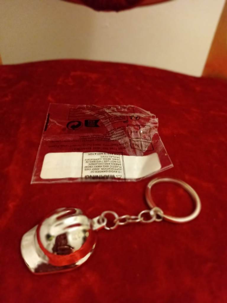 GIFT,NEW METAL HELMET KEYRING