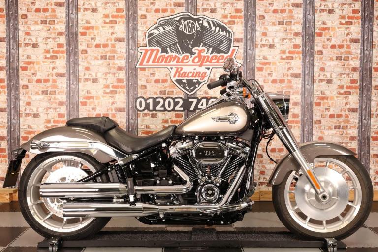 2024 HARLEY DAVIDSON FLFBS FAT BOY 114 - ONLY 275 MILES! - 1 OWNER - GREY/SILVER