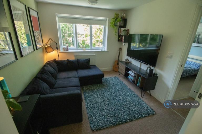 1 bedroom flat in Courtfield Grove, Bristol, BS16 (1 bed) (#3057469)