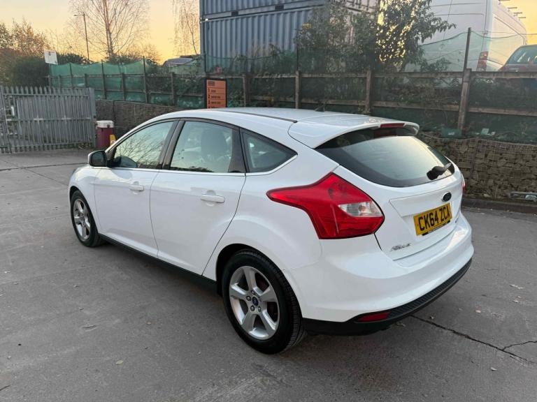 2014 Ford Focus 1.0 125 EcoBoost Zetec Navigator 5dr HATCHBACK Petrol Manual