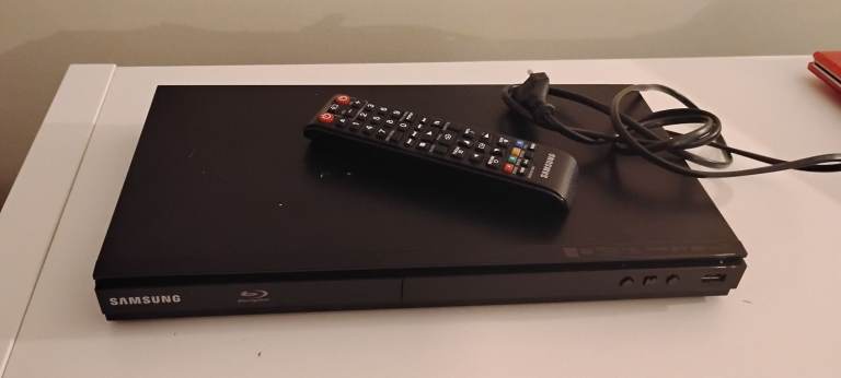 Samsung Blu-ray DVD player with remote (European, Type C plug)