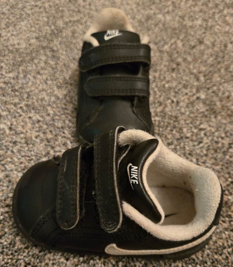 Nike CRIB BABY TRAINERS black SIZE 3K euro size 19