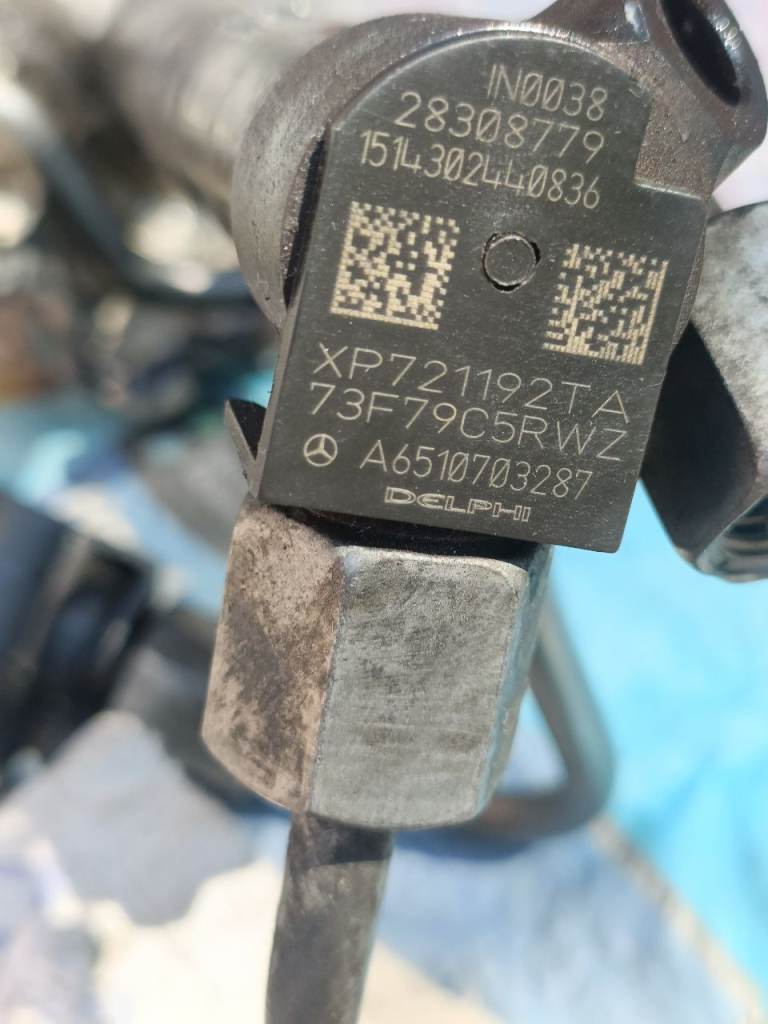 Benz c class w205 c220 cdi fuel injector 