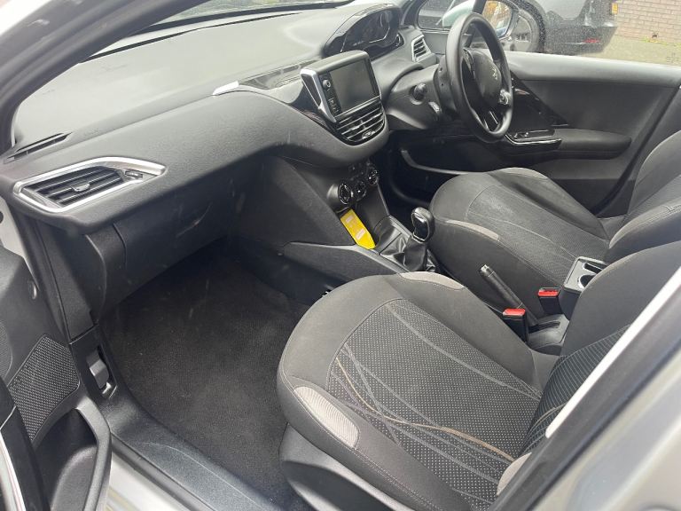 Peugeot, 208, Hatchback, 2012, Manual, 1199 (cc), 5 doors