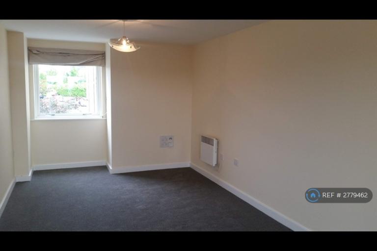 2 bedroom flat in East Moor Drive, Wolverton Mill, Milton Keynes, MK12 (2 bed) (#2779462)