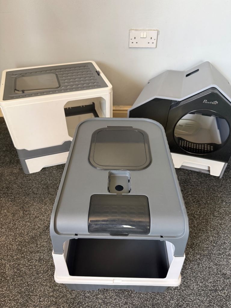 3x cat litter trays 
