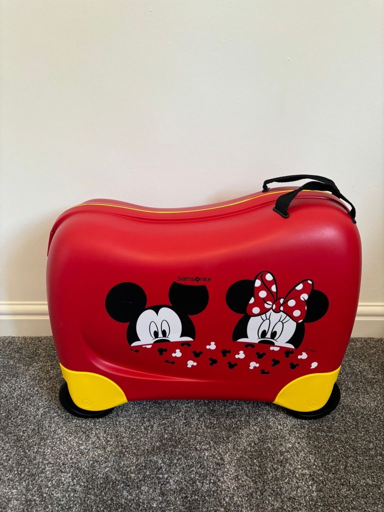 Samsonite spinner suitcase