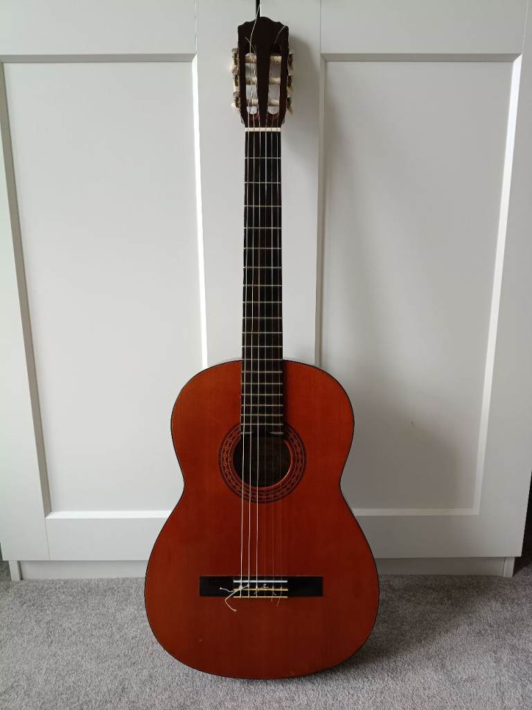 Suzuki classical acoustic guitar no 3065