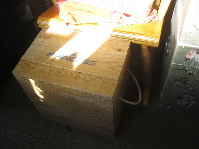 MODERN ORNATE SMALL SOLID PINE 'PRINCESS' BOX - CHEST. VERSATILE LOCATION USAGE