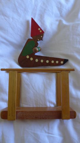 COLLECTABLE FOLK ART TOY: VINTAGE WOODEN ACROBAT CLOWN ON PARALLEL