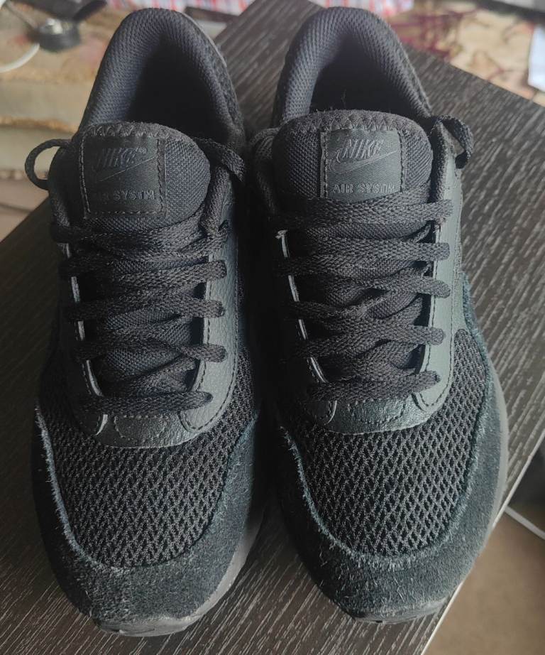 Nike Air max trainers for boys size UK 4 