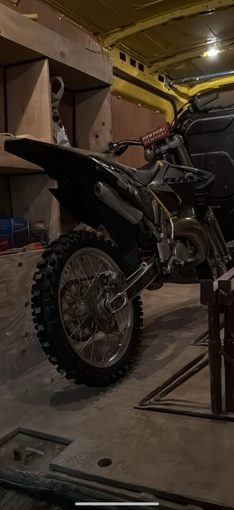 Suzuki rm 125 plastics