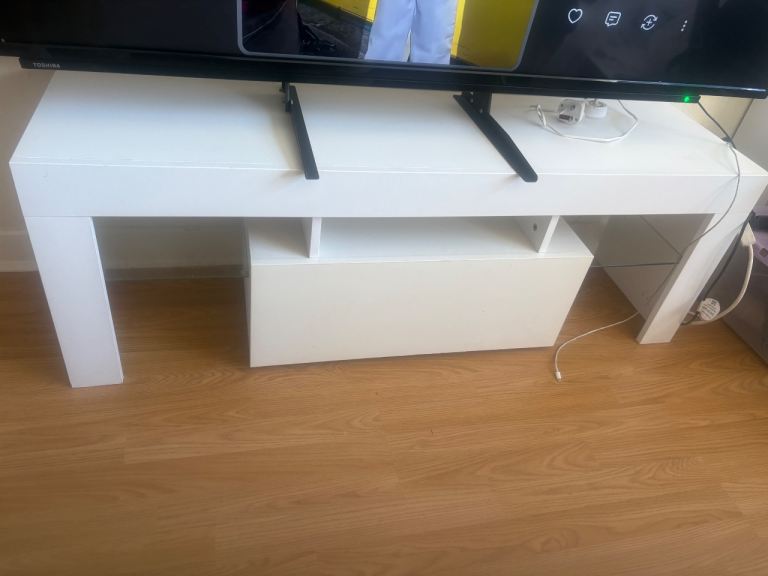 White TV Unit – Good Condition