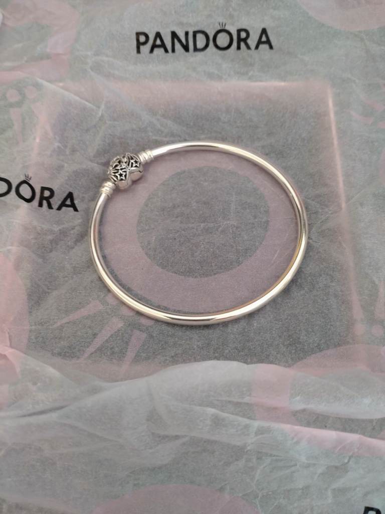 BRAND New pandora bracelet 21 cm circumference pick up only 