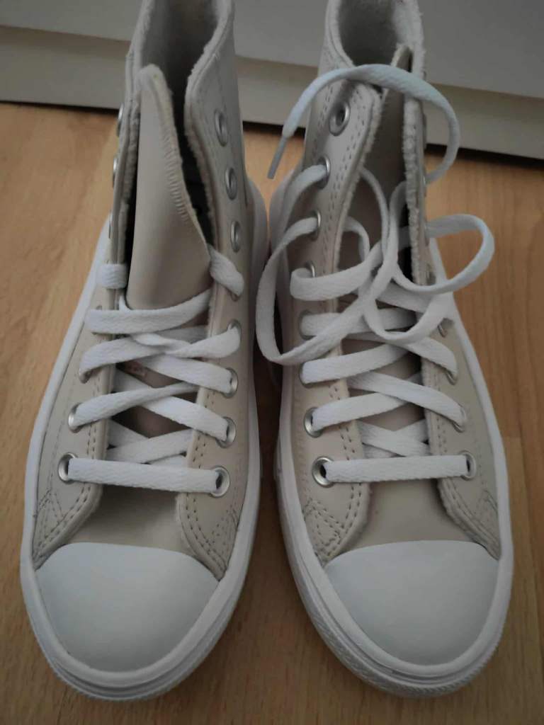 Girls/ teens high top converse  size 3 