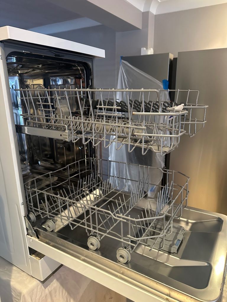 Beko Dishwasher - White, used