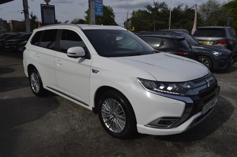2019 Mitsubishi Outlander 2.4 PHEV 4h 5dr 2019 AUTO ONE OWNER PLUG IN HYBRID ESTATE Petrol Parall...