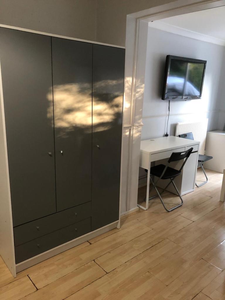 Large double room near science park CRC and city centre