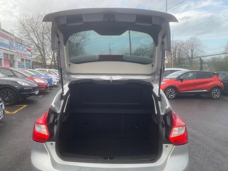 2011 Ford Focus 1.6T EcoBoost Titanium X Euro 5 (s/s) 5dr HATCHBACK Petrol Manual