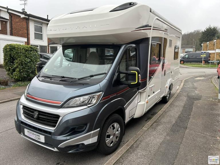 Auto-Trail Tracker FB 2018, 4 Berths, 2 Belts, French Bed, Solar, GasLow